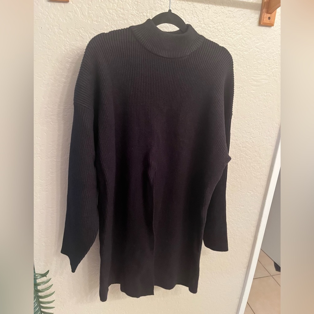 NWOT Mock Neck sweater size small